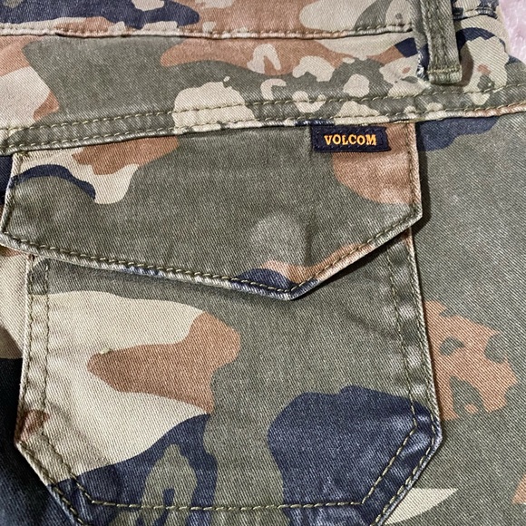 VOLCOM Jeans SIZE 5 Army Print pants - Picture 9 of 16